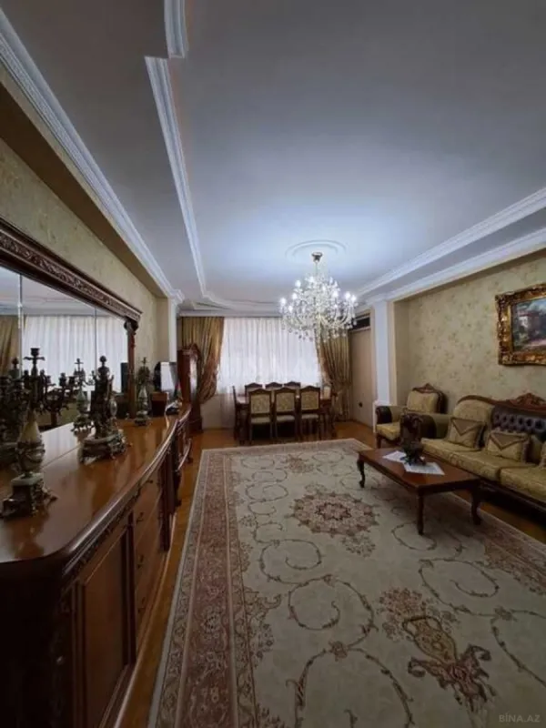 Satılır 4 otaqlı mənzil 204 m²