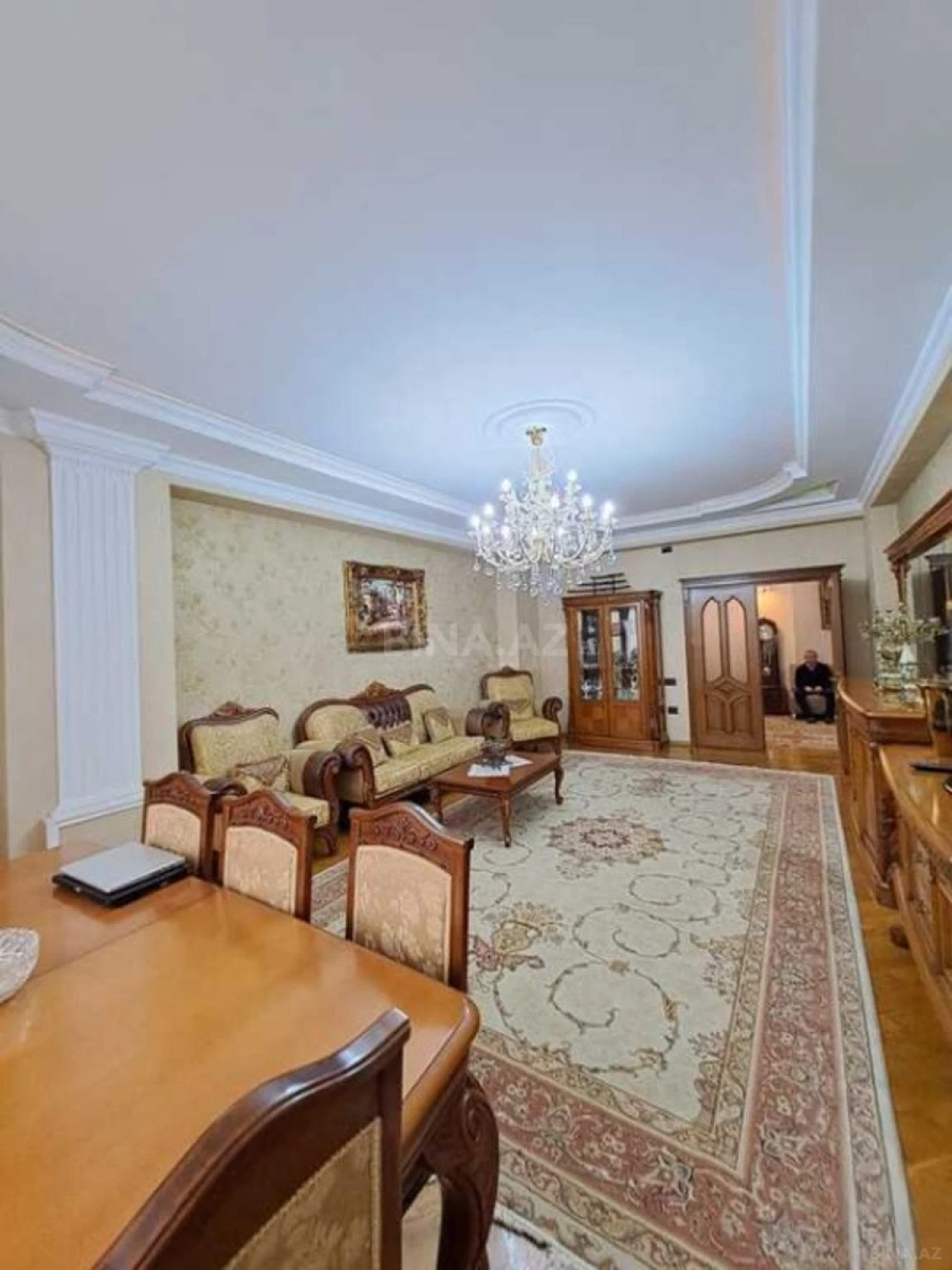 Satılır 4 otaqlı mənzil 204 m²