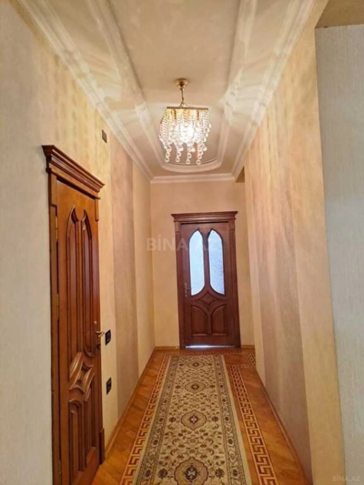 Satılır 4 otaqlı mənzil 204 m²