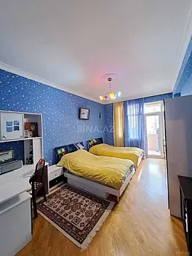 Satılır 4 otaqlı mənzil 204 m²