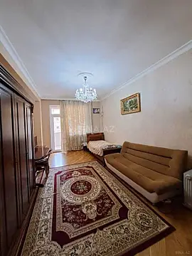 Satılır 4 otaqlı mənzil 204 m²
