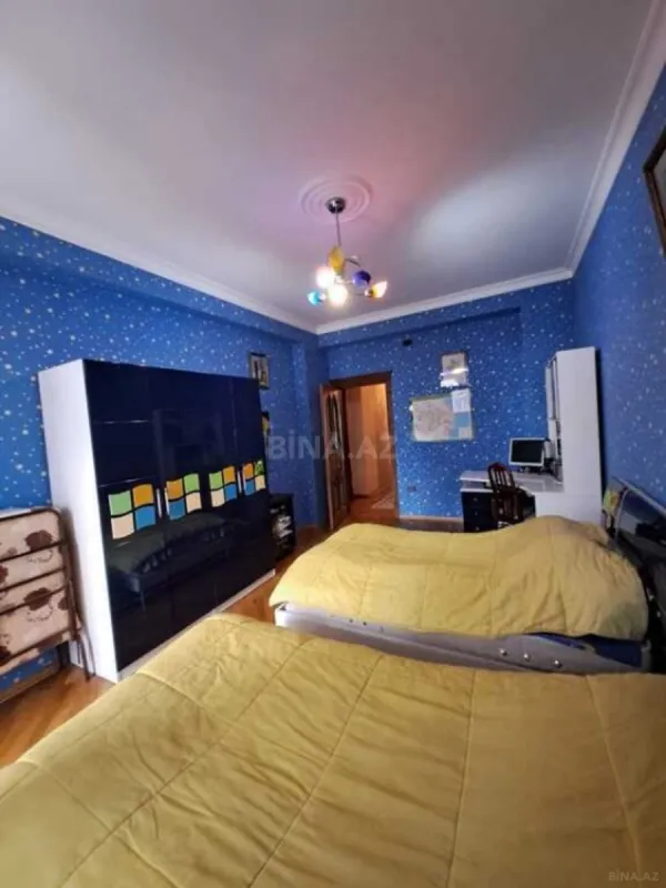 Satılır 4 otaqlı mənzil 204 m²