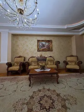 Satılır 4 otaqlı mənzil 204 m²