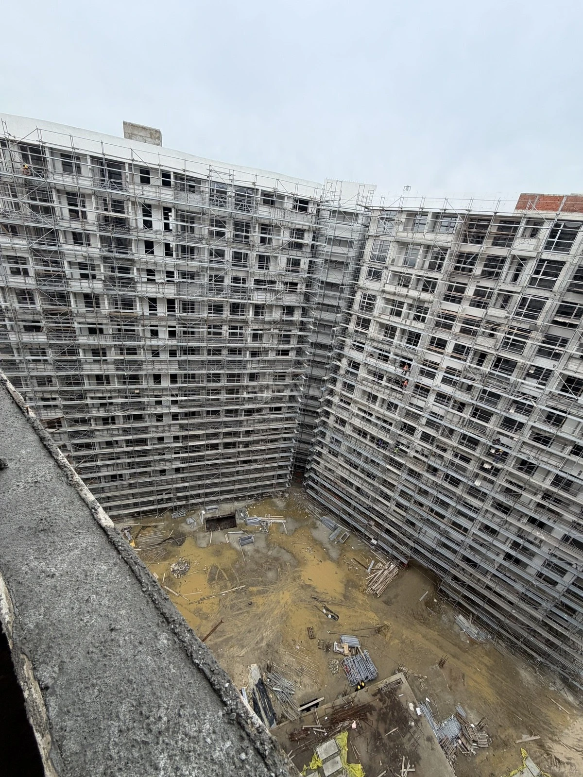 Satılır 2 otaqlı mənzil 61 m²