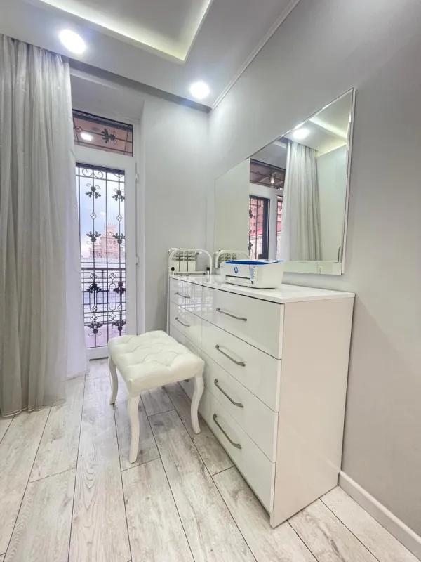 Kirayə verilir 2 otaqlı mənzil 65 m²