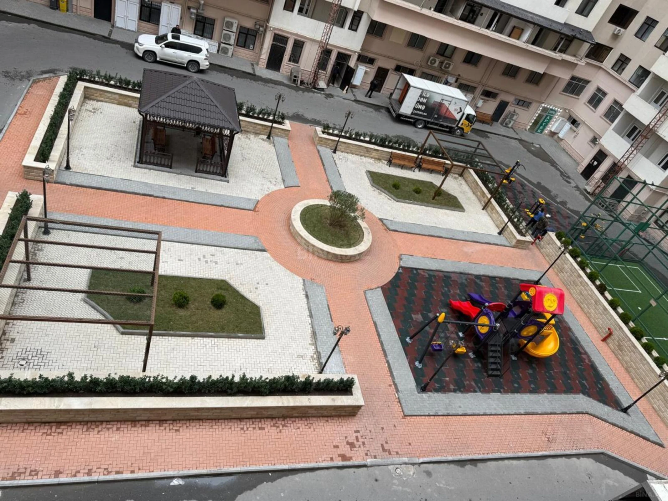 Satılır 3 otaqlı mənzil 145 m²