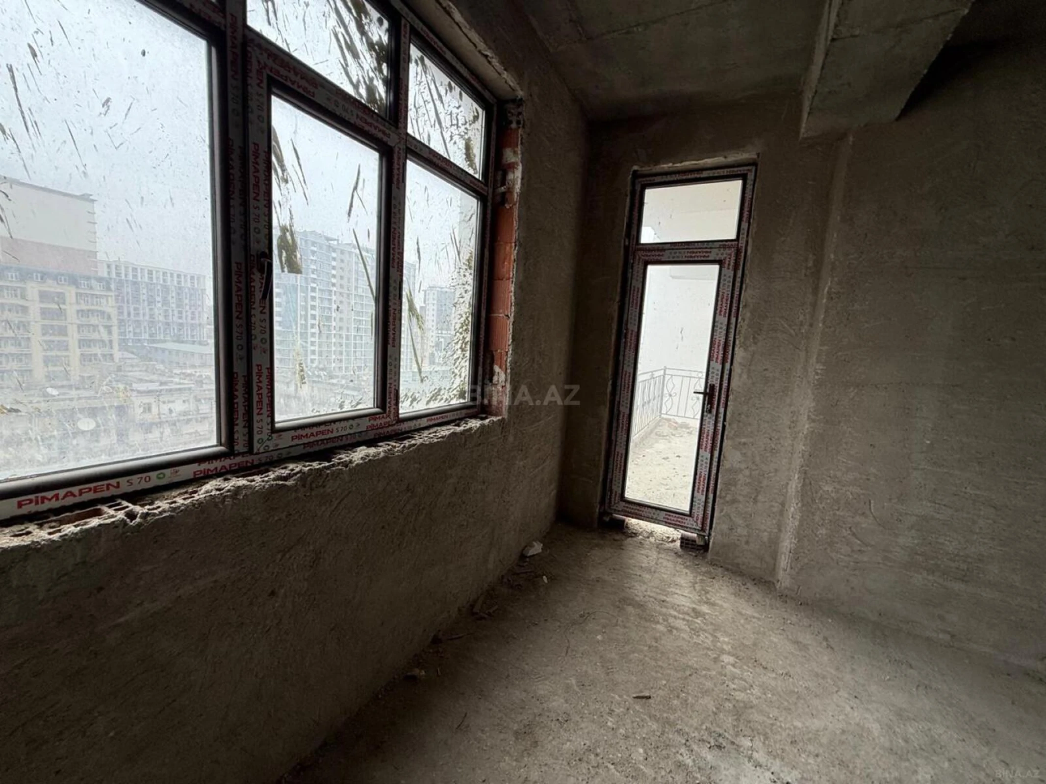 Satılır 3 otaqlı mənzil 145 m²