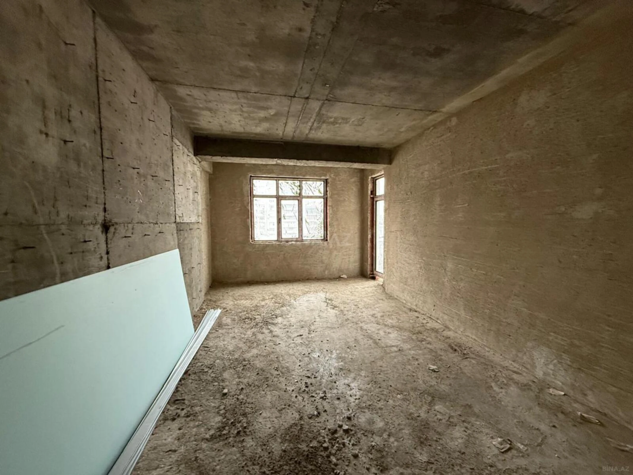 Satılır 3 otaqlı mənzil 145 m²