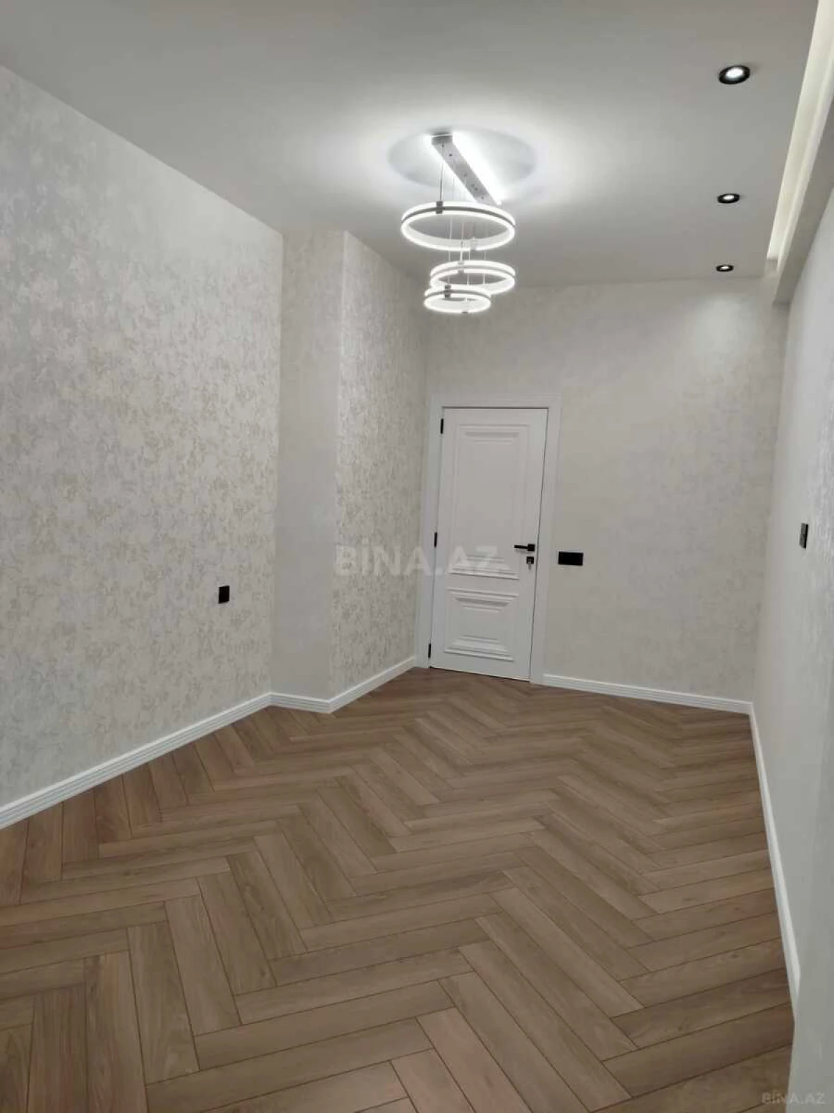 Satılır 3 otaqlı mənzil 105 m²