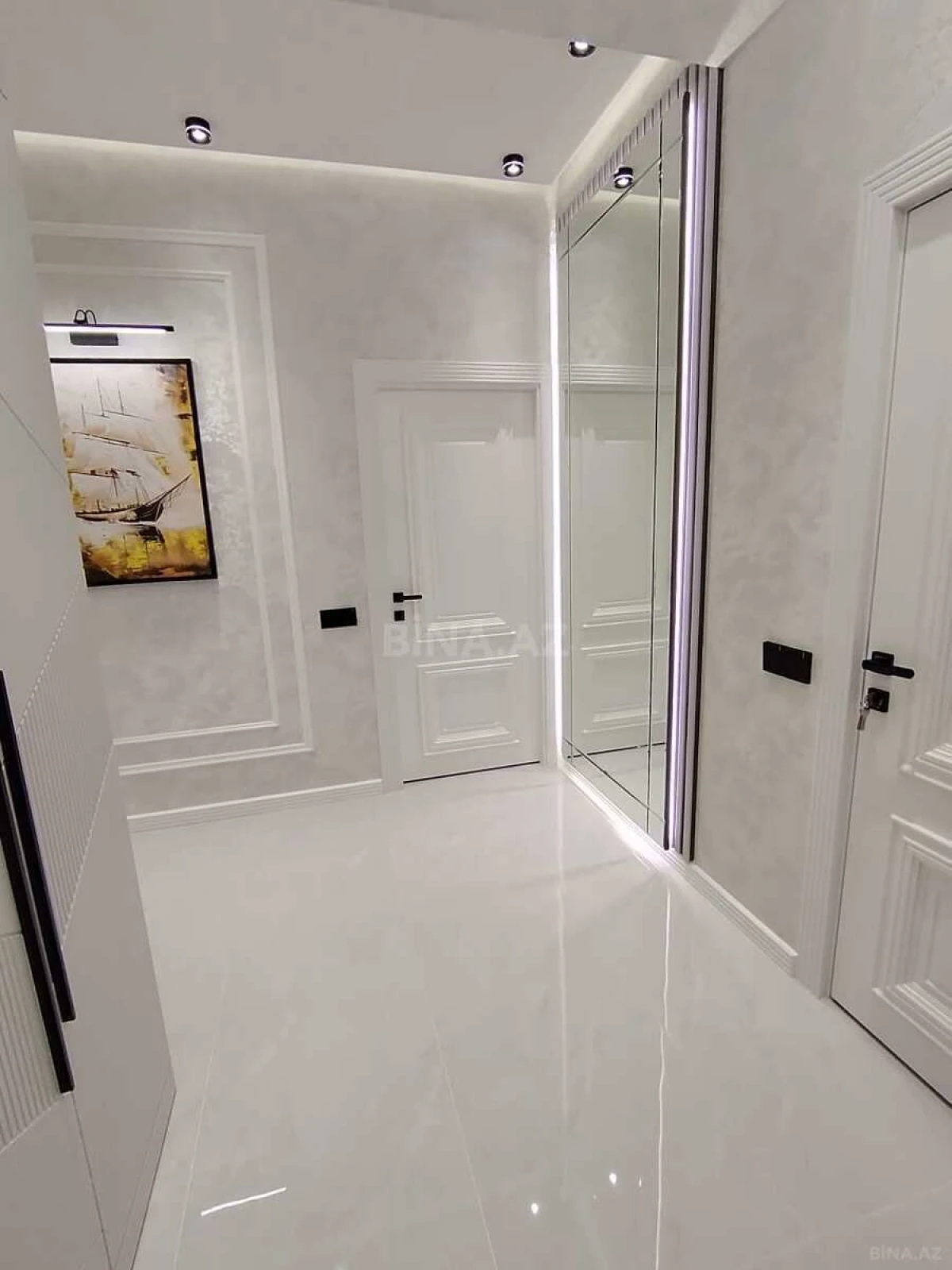 Satılır 3 otaqlı mənzil 105 m²