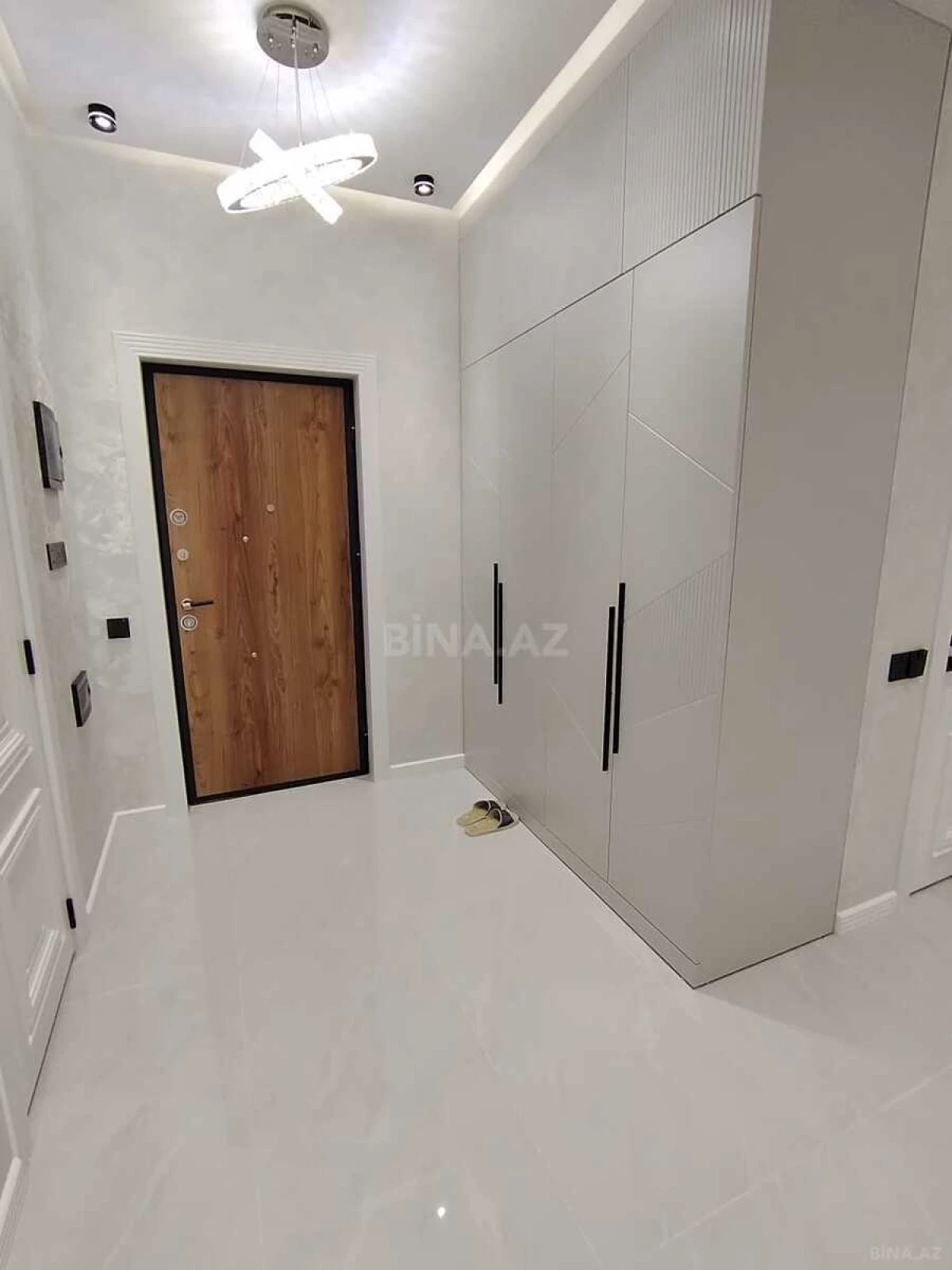 Satılır 3 otaqlı mənzil 105 m²