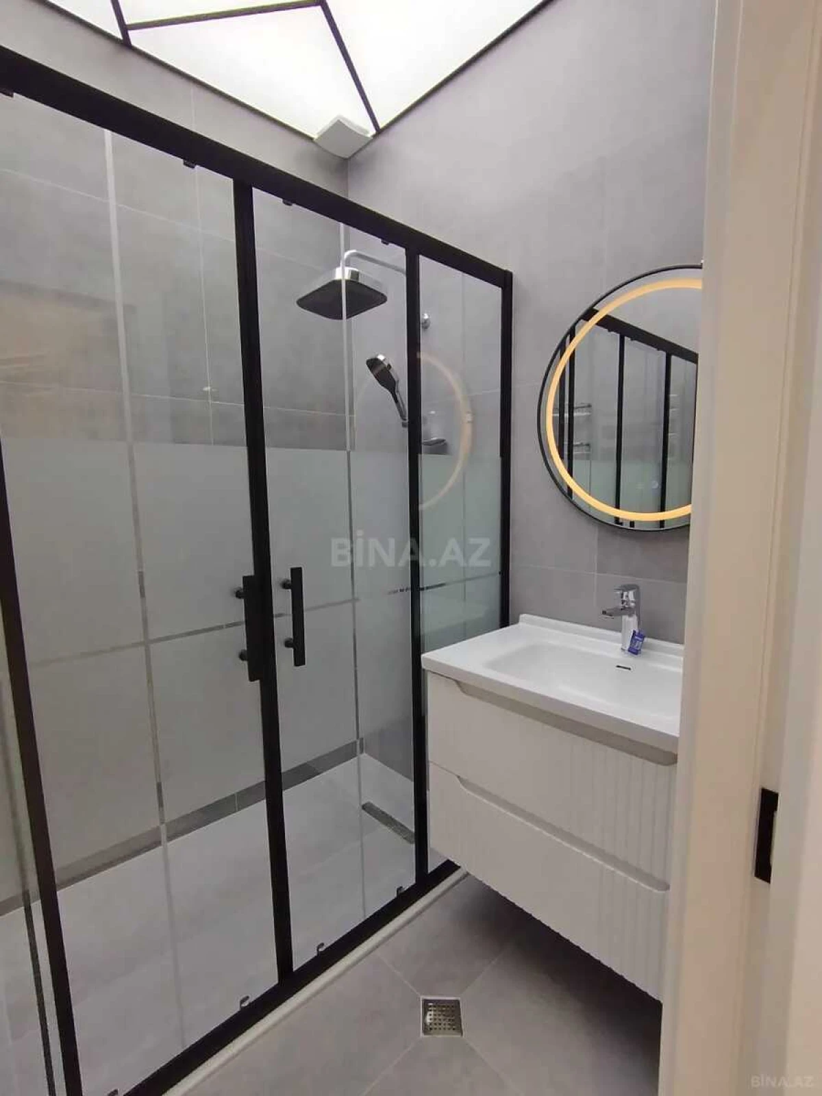 Satılır 3 otaqlı mənzil 105 m²