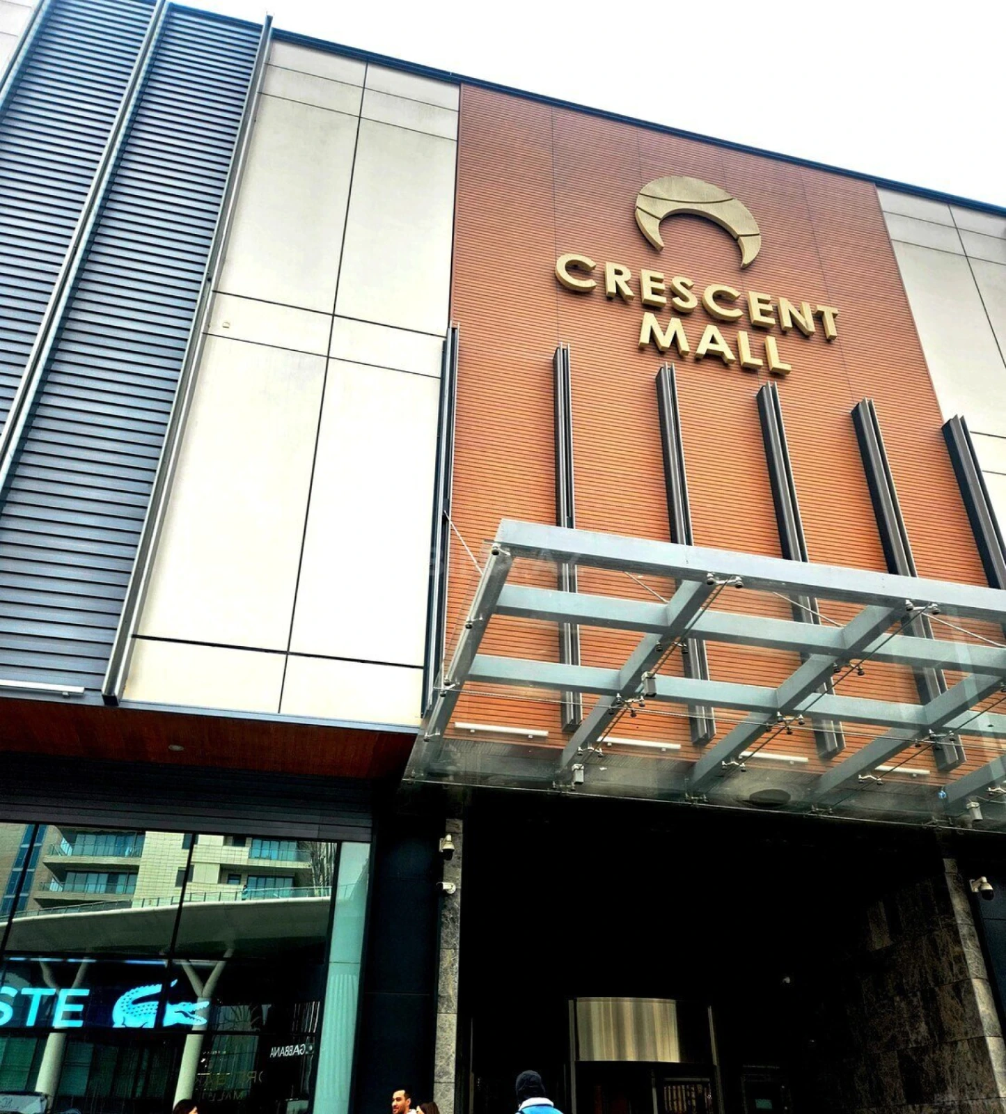 Satılır 3 otaqlı mənzil 139.7 m²