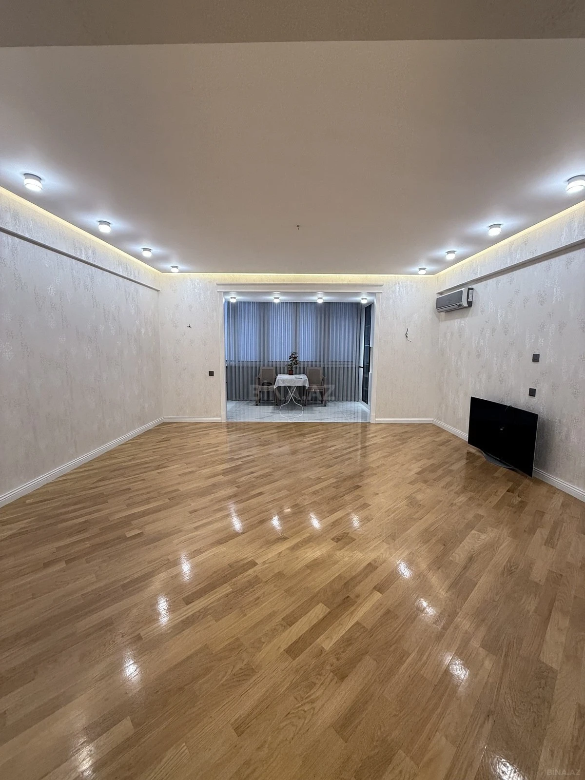 Satılır 3 otaqlı mənzil 98 m²