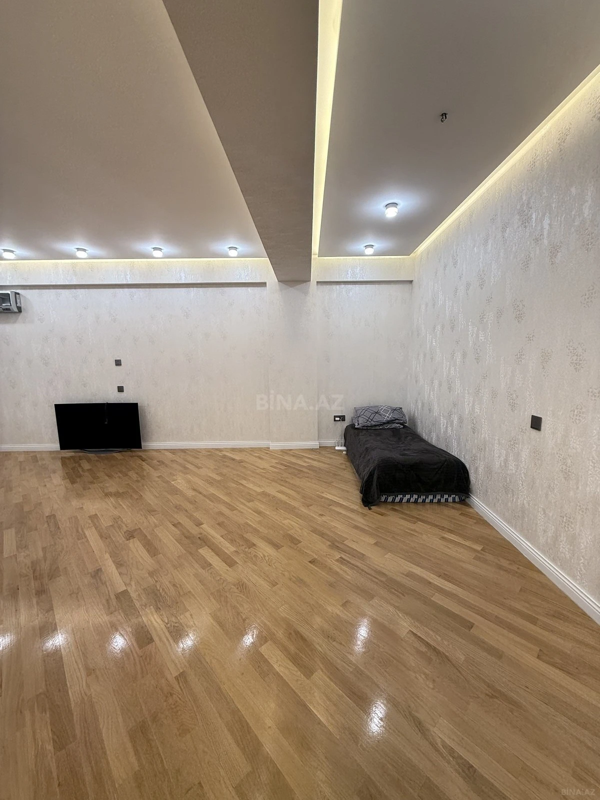 Satılır 3 otaqlı mənzil 98 m²