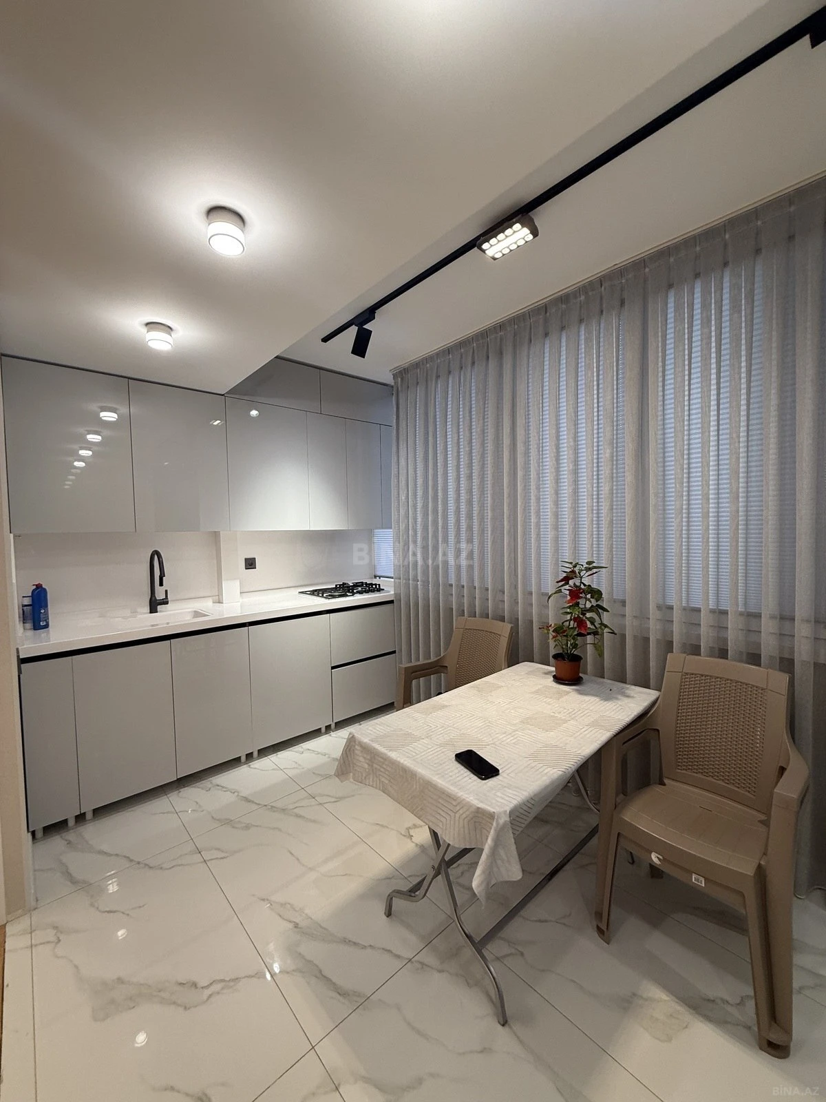Satılır 3 otaqlı mənzil 98 m²