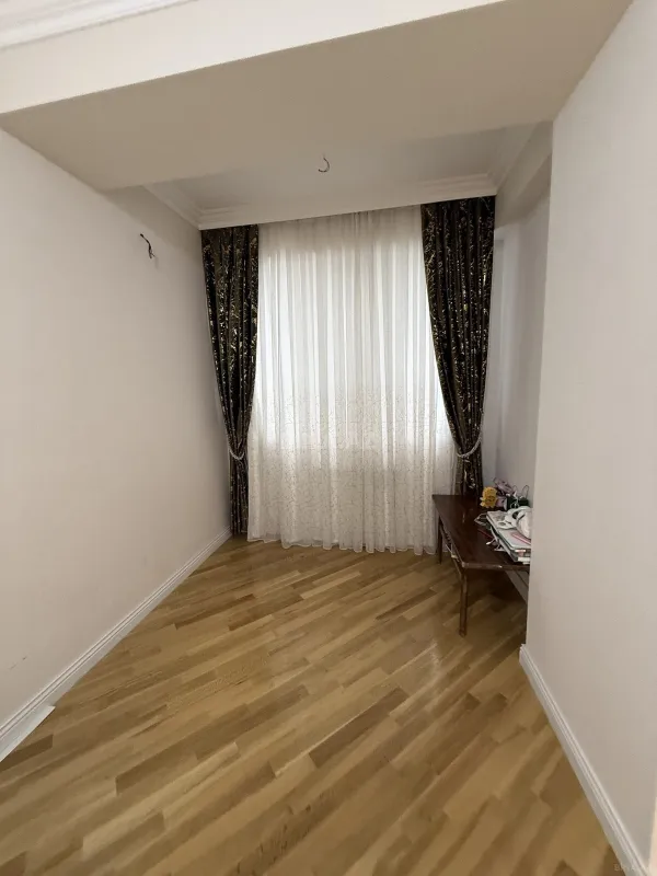 Satılır 3 otaqlı mənzil 98 m²