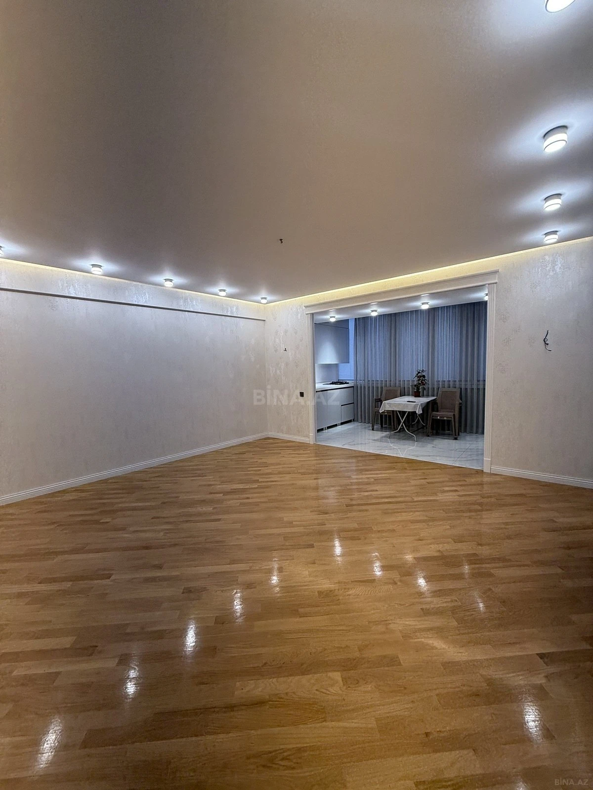 Satılır 3 otaqlı mənzil 98 m²