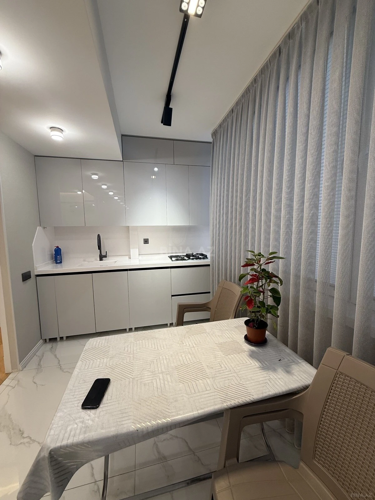 Satılır 3 otaqlı mənzil 98 m²