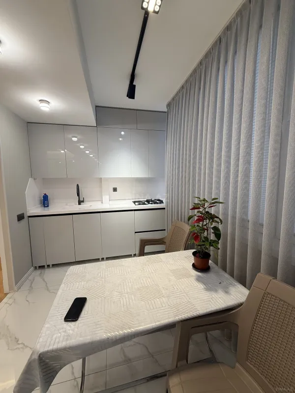 Satılır 3 otaqlı mənzil 98 m²