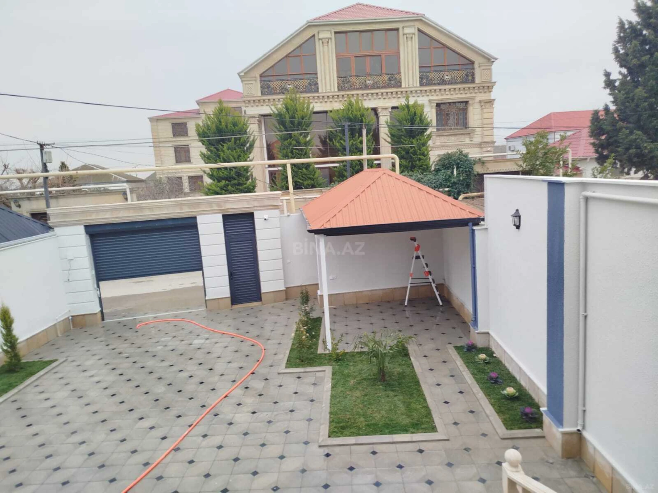 Satılır 4 otaqlı həyət evi 208 m²