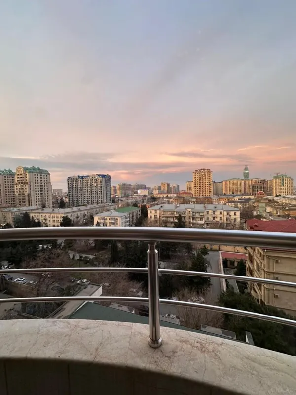 Kirayə verilir 2 otaqlı mənzil 80 m²