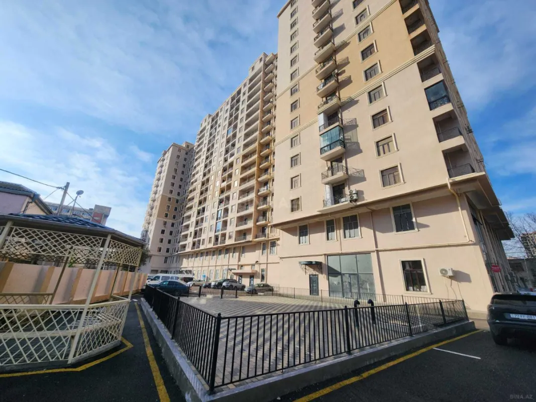 Satılır 4 otaqlı mənzil 190 m²