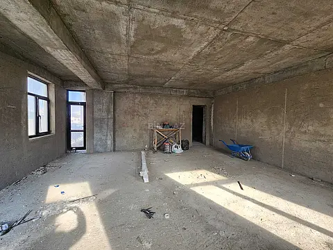 Satılır 4 otaqlı mənzil 190 m²