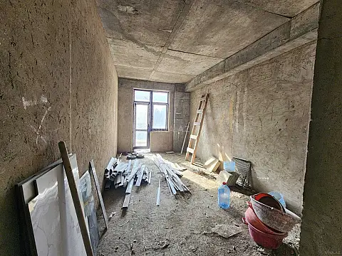 Satılır 4 otaqlı mənzil 190 m²