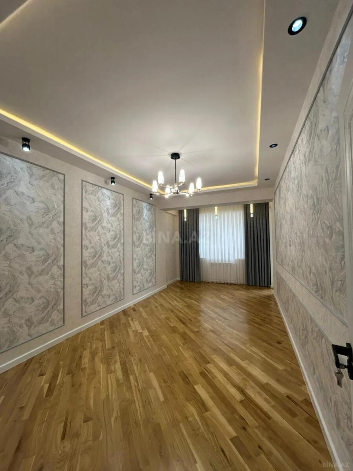 Satılır 4 otaqlı mənzil 153 m²
