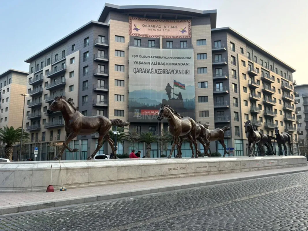 Satılır 4 otaqlı mənzil 140 m²