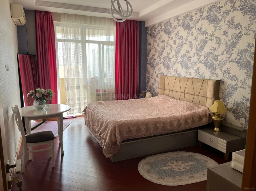 Satılır 2 otaqlı mənzil 115 m²