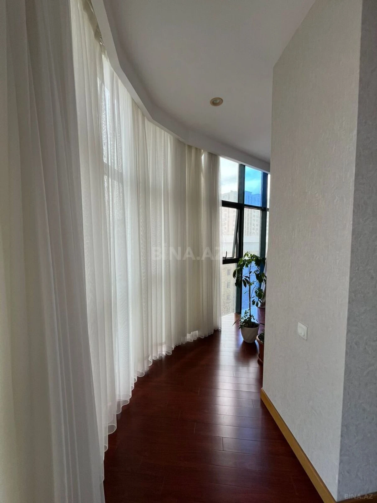 Satılır 2 otaqlı mənzil 115 m²