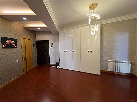 Satılır 2 otaqlı mənzil 115 m²