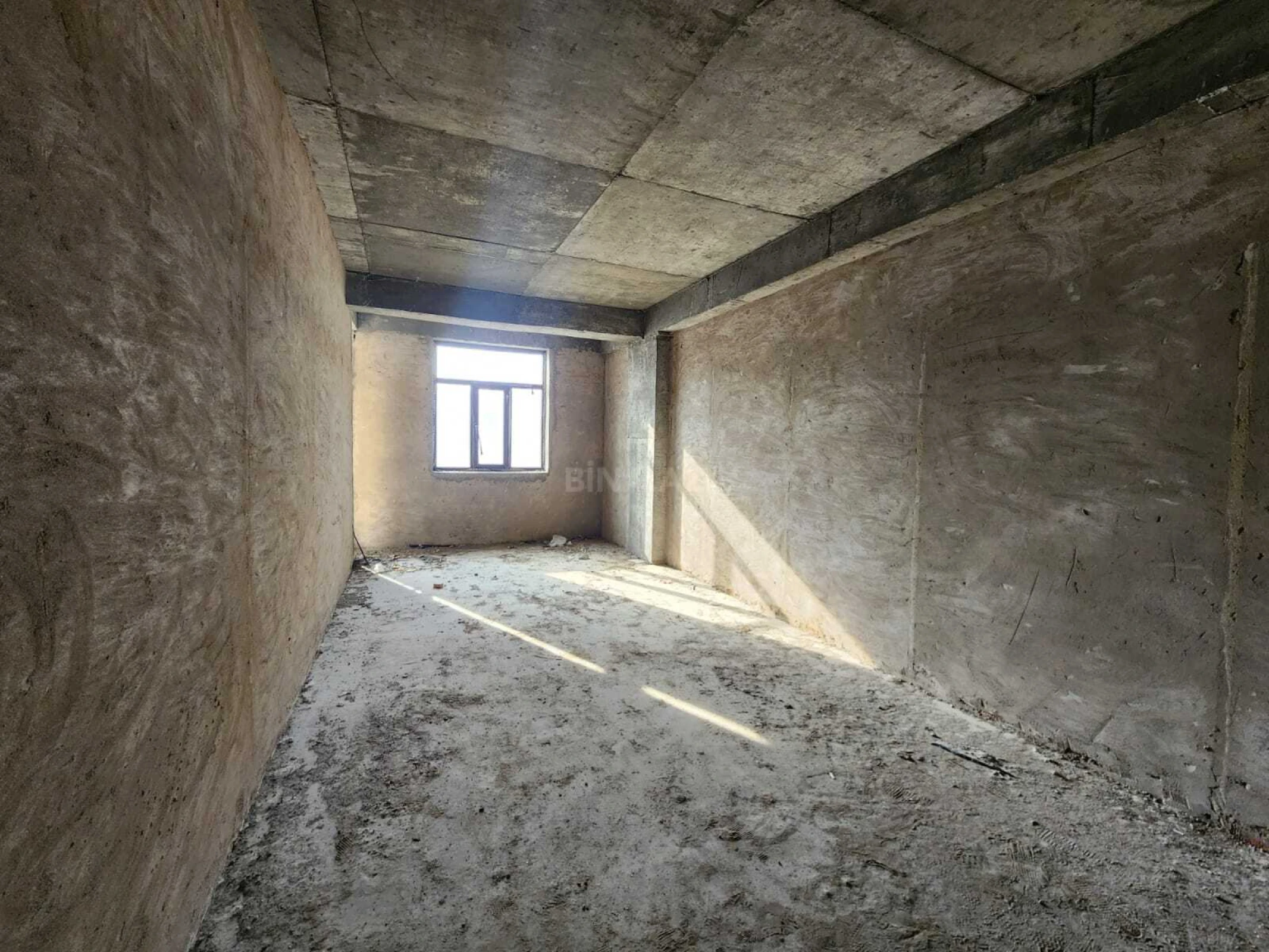 Satılır 2 otaqlı mənzil 92 m²