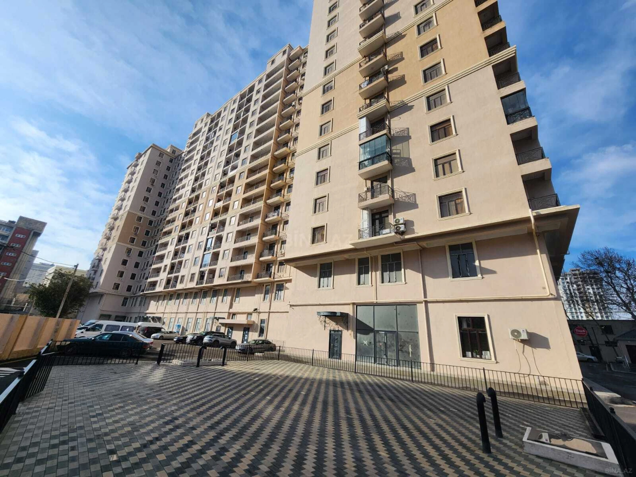 Satılır 2 otaqlı mənzil 92 m²