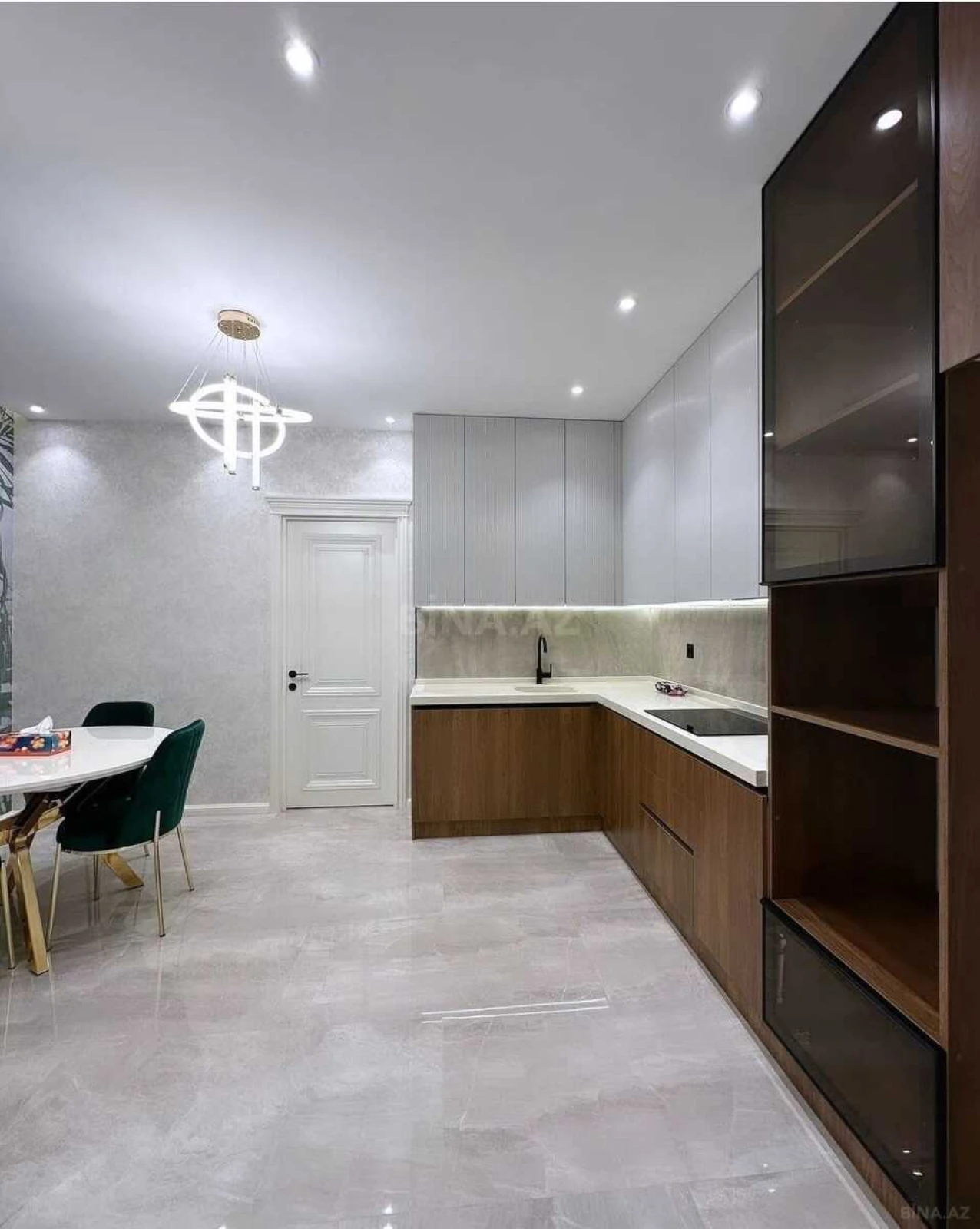 Kirayə verilir 2 otaqlı mənzil 105 m²