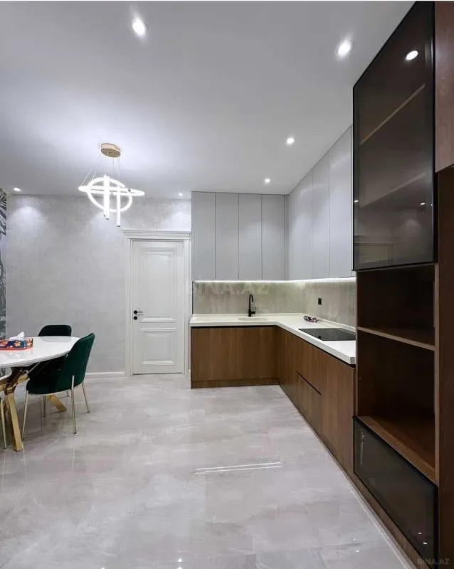 Kirayə verilir 2 otaqlı mənzil 105 m²