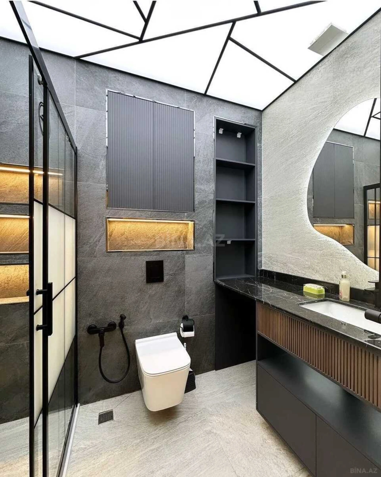 Kirayə verilir 2 otaqlı mənzil 105 m²