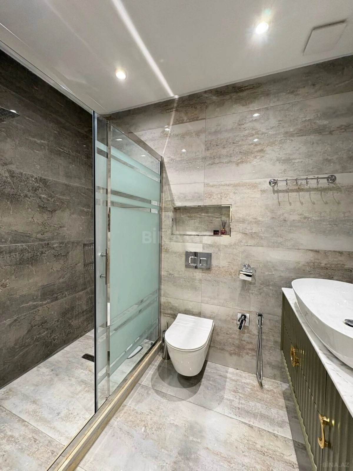 Satılır 3 otaqlı mənzil 103.5 m²