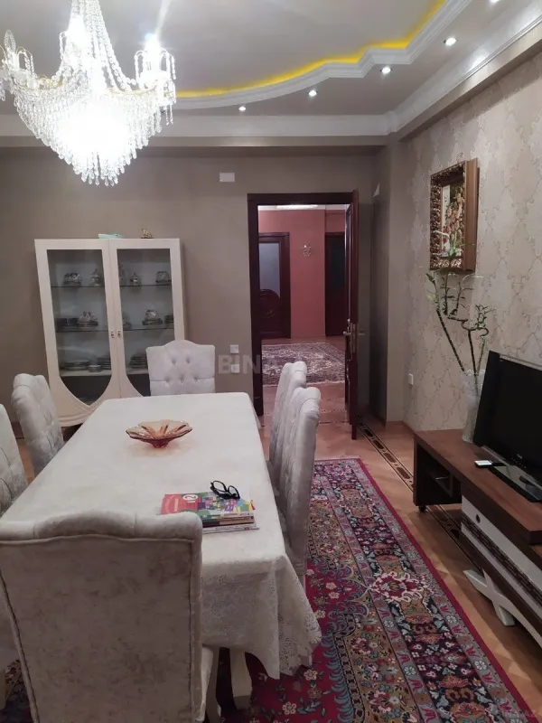 Satılır 3 otaqlı mənzil 145 m²