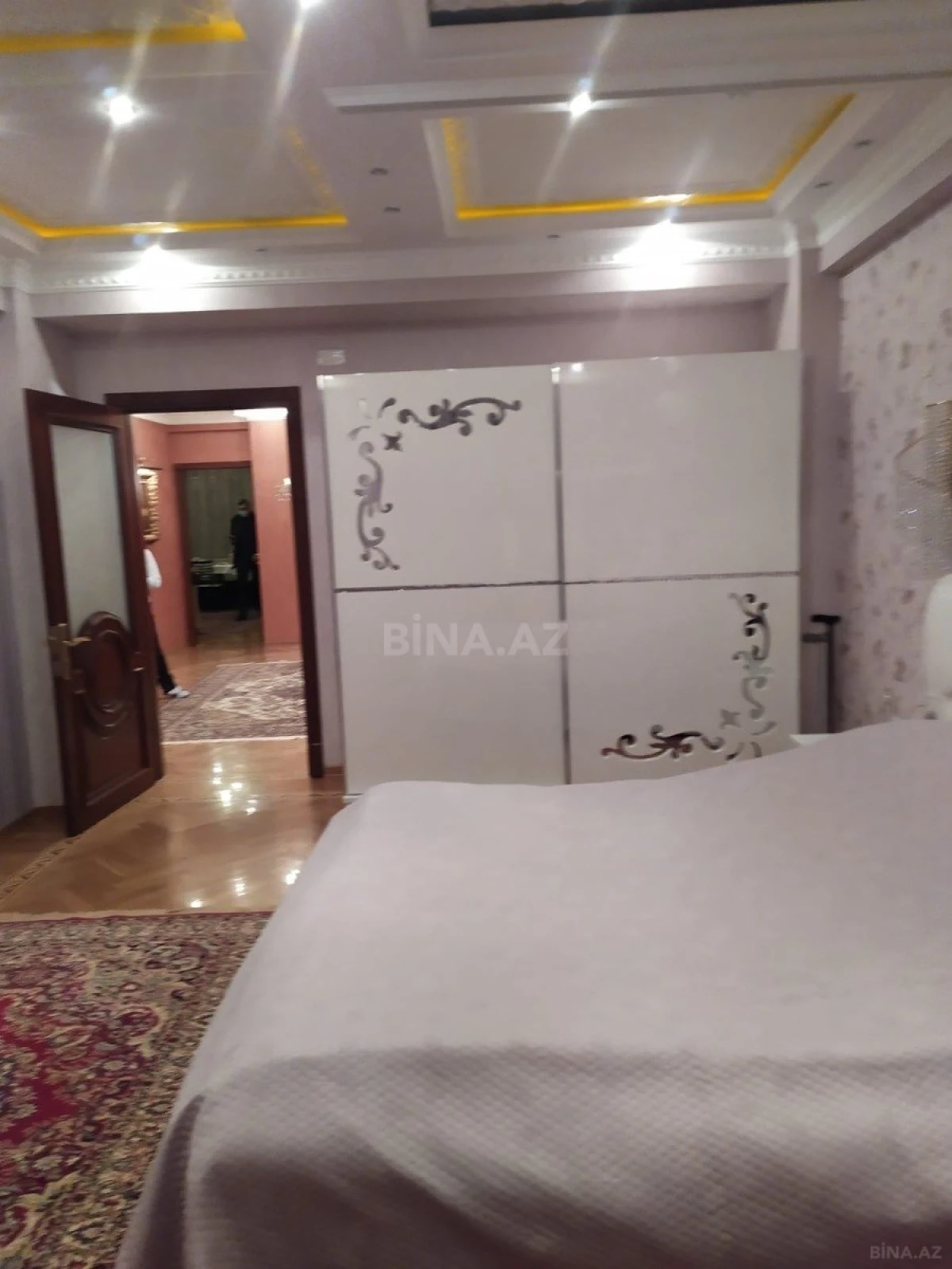 Satılır 3 otaqlı mənzil 145 m²