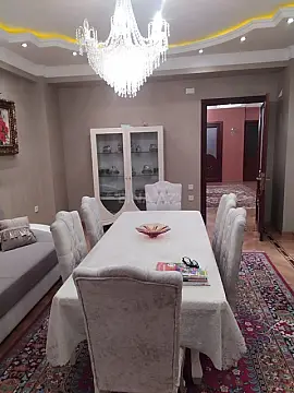 Satılır 3 otaqlı mənzil 145 m²