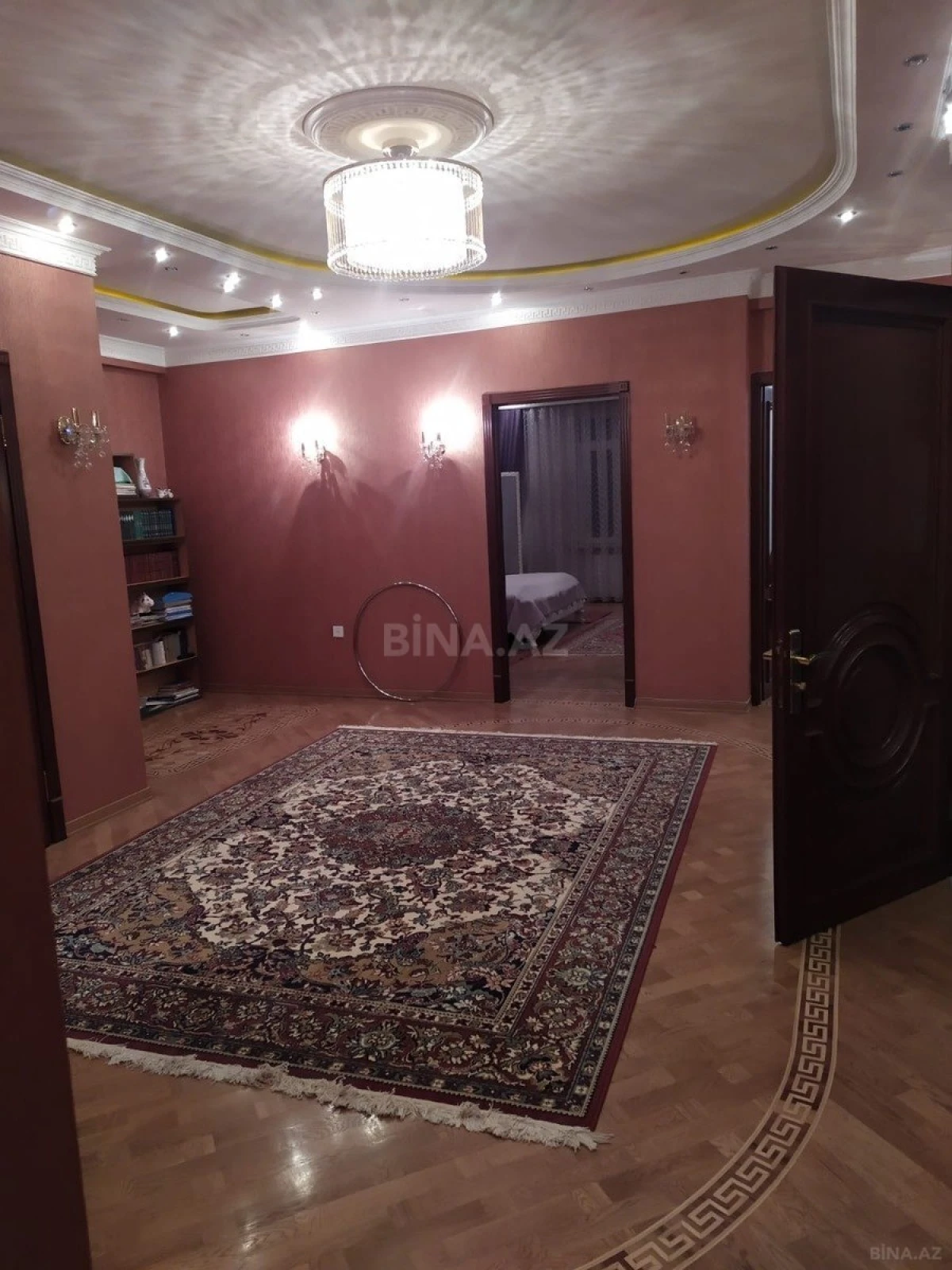 Satılır 3 otaqlı mənzil 145 m²