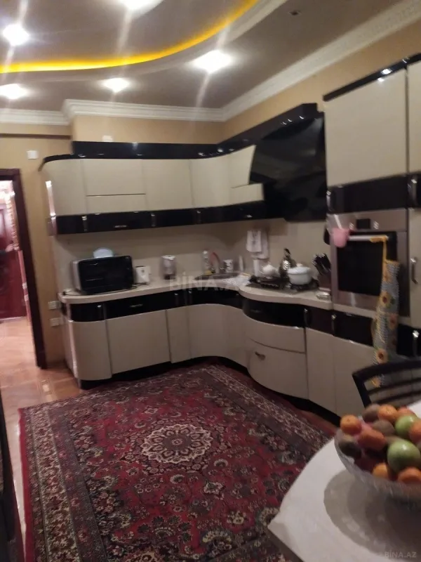 Satılır 3 otaqlı mənzil 145 m²
