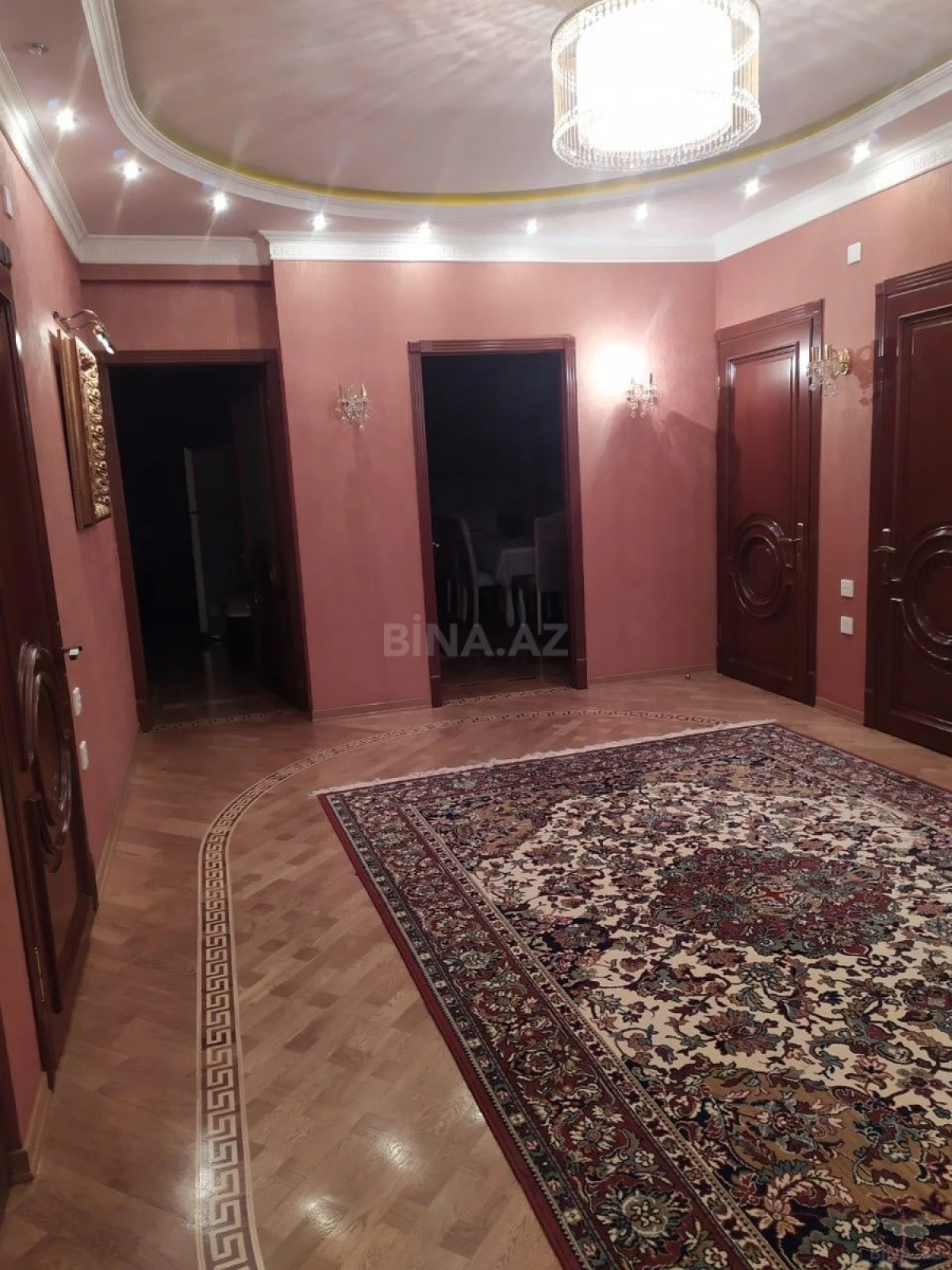 Satılır 3 otaqlı mənzil 145 m²