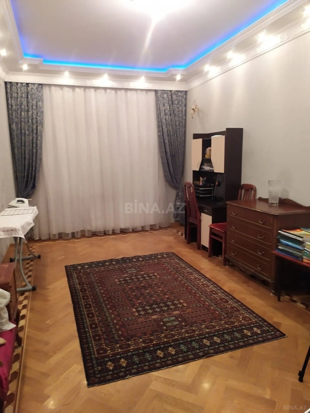 Satılır 3 otaqlı mənzil 145 m²