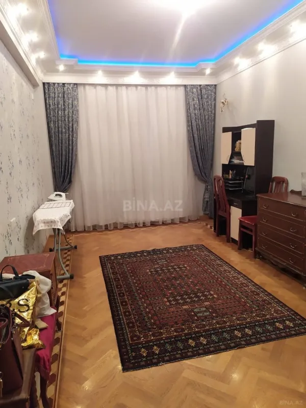 Satılır 3 otaqlı mənzil 145 m²