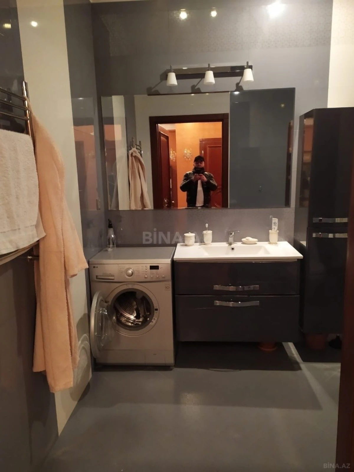 Satılır 3 otaqlı mənzil 145 m²