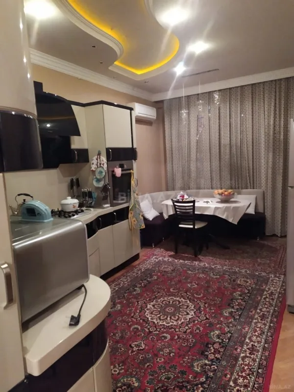 Satılır 3 otaqlı mənzil 145 m²